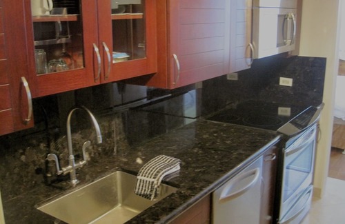 Waikiki Condo | Spectacular Ocean Views- Great Location-Free Parking- Full Kitchen -Washer/Dryer