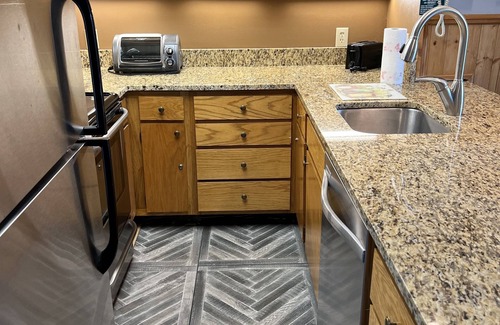 Pittman Center Condo | Spectacular view, 2 BR, pool, hot tub, sauna, 15 mins to Gatlinburg
