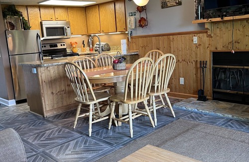 Pittman Center Condo | Spectacular view, 2 BR, pool, hot tub, sauna, 15 mins to Gatlinburg