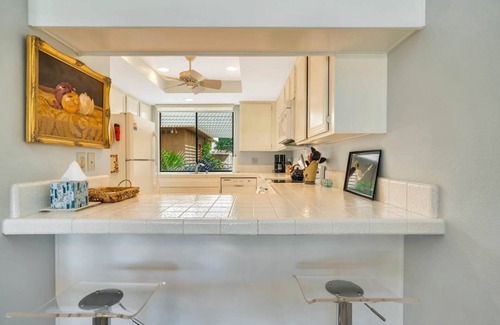 Rancho Mirage Condo | Spectacular view, steps to pool/jacuzzi at Sunrise Country Club-winter available
