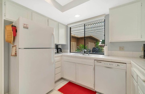 Rancho Mirage Condo | Spectacular view, steps to pool/jacuzzi at Sunrise Country Club-winter available