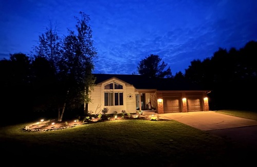 Suttons Bay House | Spectacular Views, Private Waterfront, Prime Location & Sleeps 10