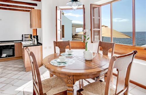 Playa Quemada Villa | Spectacular Villa el Pescador with Wi-Fi, Terraces and Pool