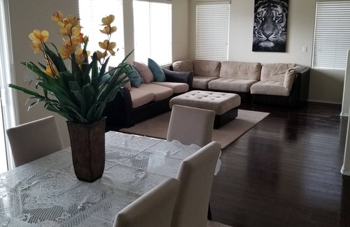 Las Vegas House | Speedway 5 min, strip 15min. Mtn/train views