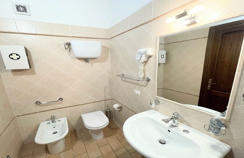 Limiti Villa | SPELLO centre/6 kms-detached villa+pool+grounds+meditation zone+childrens park