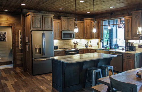 Blue Ridge Cabin | Spend a weekend on Lake Blue Ridge and enjoy a campfire by the lake