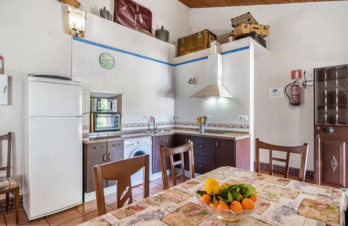 Prado del Rey House | Spend the vacation in this inviting cottage with magnificent mountain panorama.