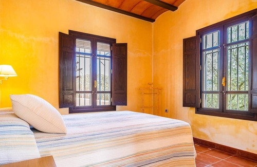 Archidona House | Spend the vacation in this inviting cottage in a beautiful location.