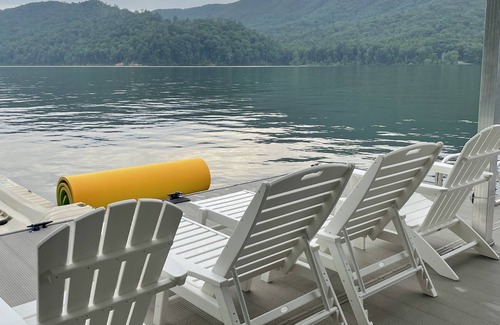 Butler Cabin | Spend Your Summer Days on Watauga Lake at Bear Cub Cabin