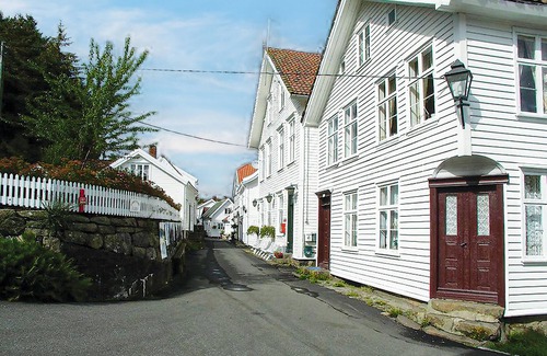 Sogndalstrand Apartment | Spend your vacation in this beautiful basement apartment in the house of the landlord.