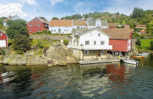 Sogndalstrand Apartment | Spend your vacation in this beautiful basement apartment in the house of the landlord.