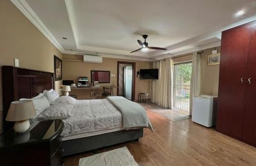 Middelburg House | Spies Villa - Fast Wi-fi, Netflix and Generator