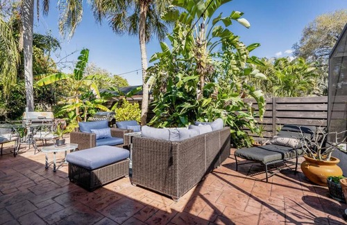 Indian Beach Sapphire Shores Apartment | Spiritual Oasis! The perfect location for those who have a flair for the healing arts and an eclectic, creative style and sensibility.