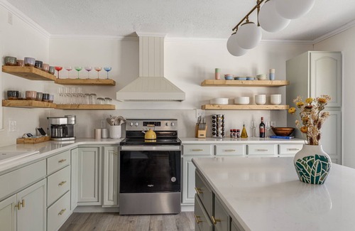 Asheville House | Splash House - Heated Pool, Hot Tub, Pickleball, Movie Theater