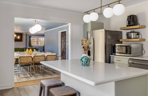 Asheville House | Splash House - Heated Pool, Hot Tub, Pickleball, Movie Theater