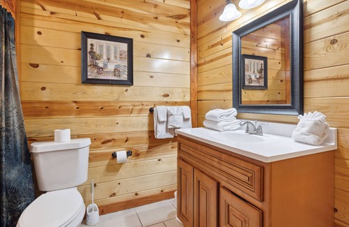 Pigeon Forge Cabin | Splash Mountain Lodge is a 4 Bedroom Pool Cabin with Views!
