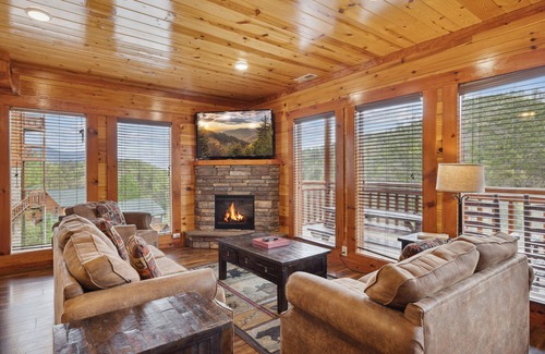 Pigeon Forge Cabin | Splash Mountain Lodge is a 4 Bedroom Pool Cabin with Views!