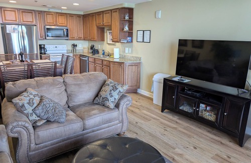West Panama City Beach Condo | Splash Resort 2 BR/2 Bath, 2nd Floor, Great Family Unit, Beach Service included!