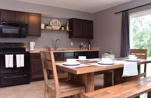 Wayne House | ❤️Splendid 4 BEDROOM in updated home-Sleeps 12❤️