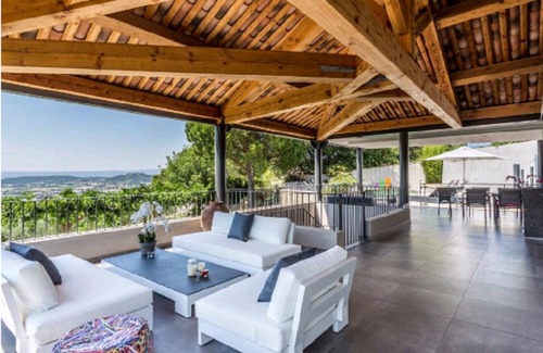 Apt House | Splendid villa in peace and with view