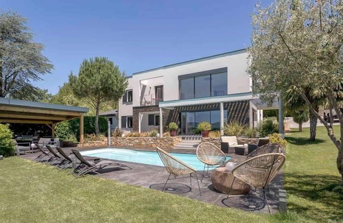 Francheville House | Splendid villa with luxury services / pool /8 pers