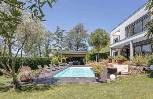 Francheville House | Splendid villa with luxury services / pool /8 pers