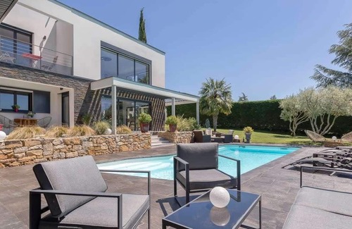 Francheville House | Splendid villa with luxury services / pool /8 pers