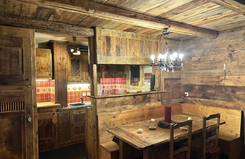 Courchevel Apartment | Splendid wood panel 2 bedrooms flat with gorgeous view, ski in/out.