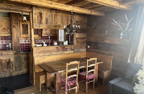 Courchevel Apartment | Splendid wood panel 2 bedrooms flat with gorgeous view, ski in/out.