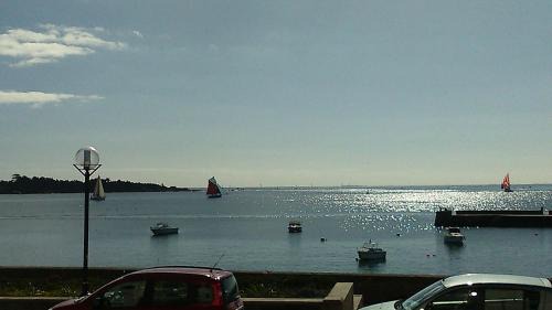 Concarneau Apartment | Splendide vue face à la mer avec garage