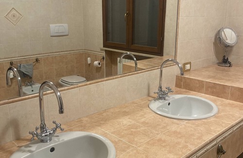Cavriago Apartment | Splendido Appartamento in Villetta con Piscina e Palestra