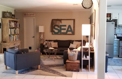 Gulf Breeze House | Split floor plan! 6 miles to beach bridge! Clean, cozy and COMFORTABLE.