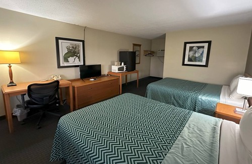 Plymouth Hotel | Sportsman Inn By Oyo Us Hwy-64