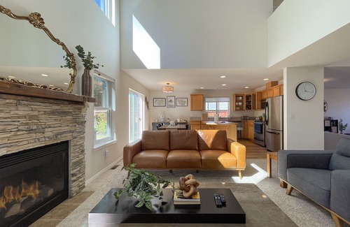 Port Angeles House | Spotless Modern Spacious 1 min to Hurricane Ridge entrance Patio Family friendly
