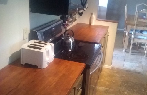Alhambra House | SPOTLESS REMODEL/BASEBALL AND AIRPORT 15 MIN. AWAY/CENTRAL PHOENIX!