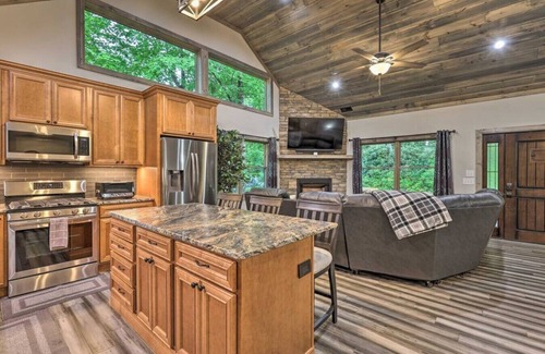 Boone Apartment | Sprawling Blowing Rock Escape with Theater and Hot Tub!