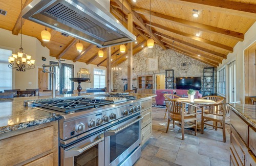 McNeil House | Sprawling Leander Home w/Game Room!