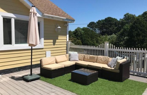 Shinnecock Hills House | Sprawling Southampton Home w Pool Jacuzzi Near Beach Town