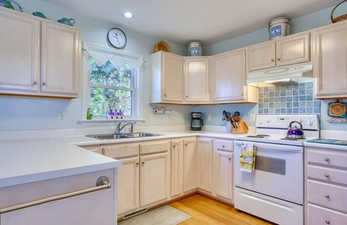 Surf City House | Spring and Summer Specials - Small Dog Allowed with added pet payment