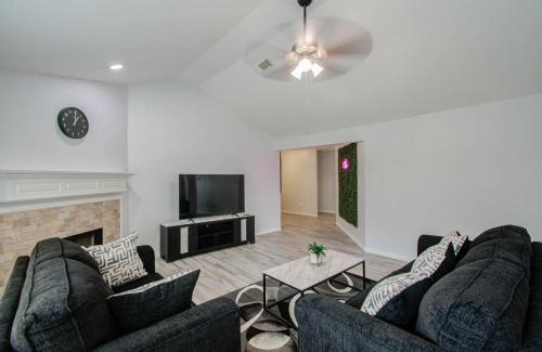 Klein House | Spring Escape, Spacious, Serene Home with Hot Tub