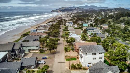 Lincoln City House | Spring Fever
