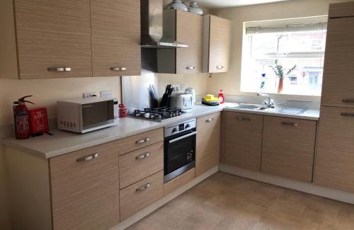 Dudley Apartment | Spring House - Staycation - Perfect for Contractors & Families - 2 Parking Spaces