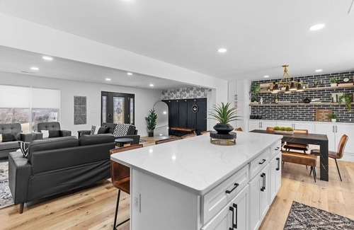 St. Charles House | Spring SALE | Historic St. Charles | W/Hot Tub