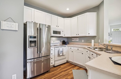 Ocean View Condo | SPRING SPECIAL! BOOK BY JUN 1 GET 20% OFF! *Prices listed reflect discount This beautiful vacation villa features 3 bedrooms with 2 full baths and has a casual elegance throughout!