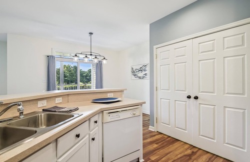 Ocean View Condo | SPRING SPECIAL! BOOK BY JUN 1 GET 20% OFF! *Prices listed reflect discount This beautiful vacation villa features 3 bedrooms with 2 full baths and has a casual elegance throughout!