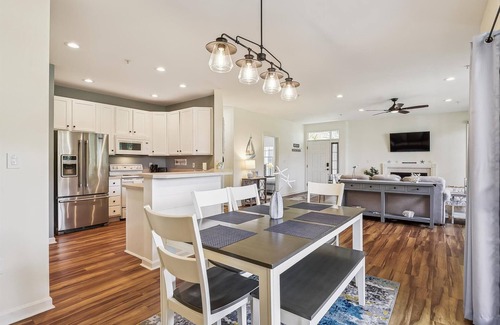 Ocean View Condo | SPRING SPECIAL! BOOK BY JUN 1 GET 20% OFF! *Prices listed reflect discount This beautiful vacation villa features 3 bedrooms with 2 full baths and has a casual elegance throughout!
