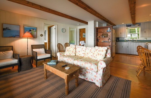 Raymond Cottage | *SPRING SPECIAL* Charming pet-friendly camp on peaceful Panther Pond!