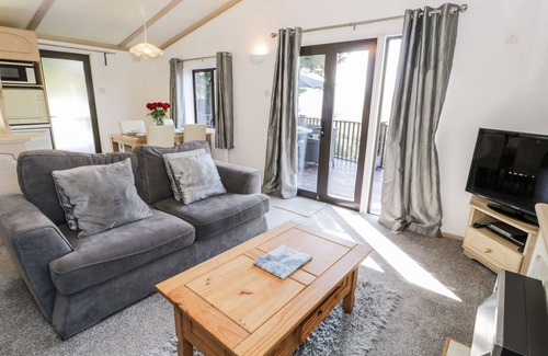 Rhyd-y-foel Cottage | SPRINGTIME LODGE, pet friendly, with a garden in Rhyd-Y-Foel