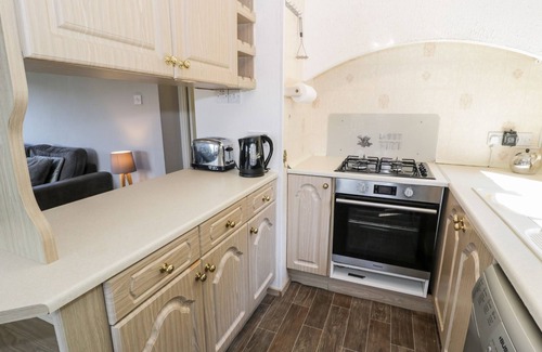 Rhyd-y-foel Cottage | SPRINGTIME LODGE, pet friendly, with a garden in Rhyd-Y-Foel