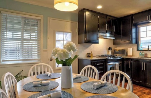 Aptos Cottage | Spruce Beach Cottage - Walk to beach